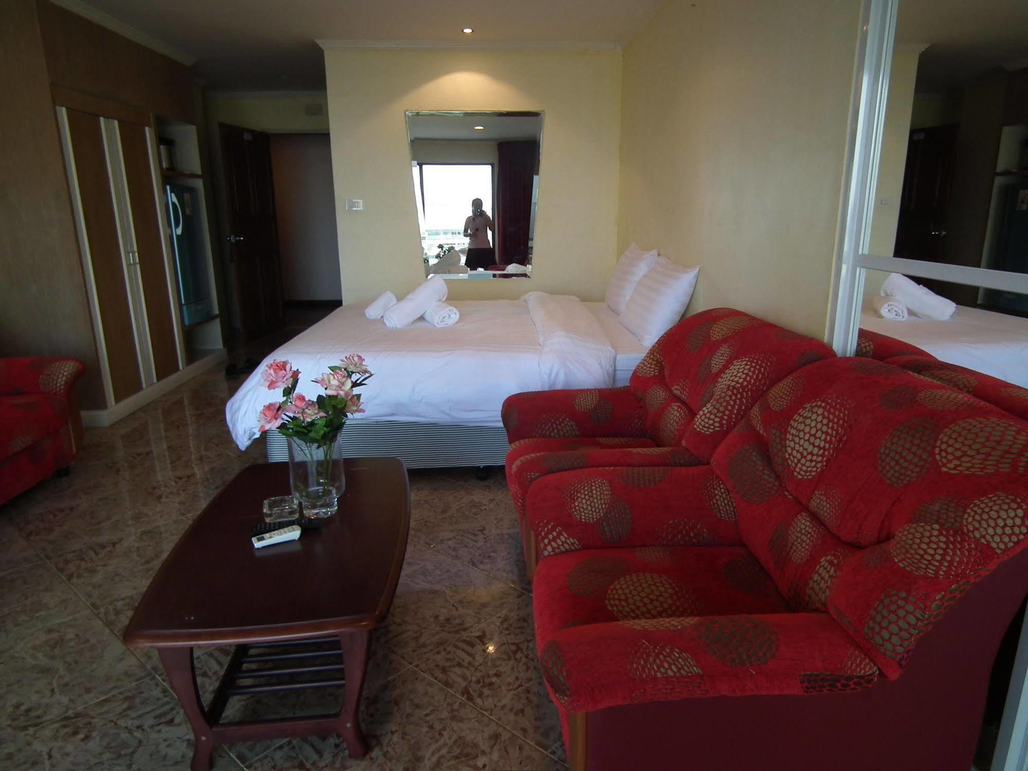 Abricole At Pattaya Hill Apartment Luaran gambar