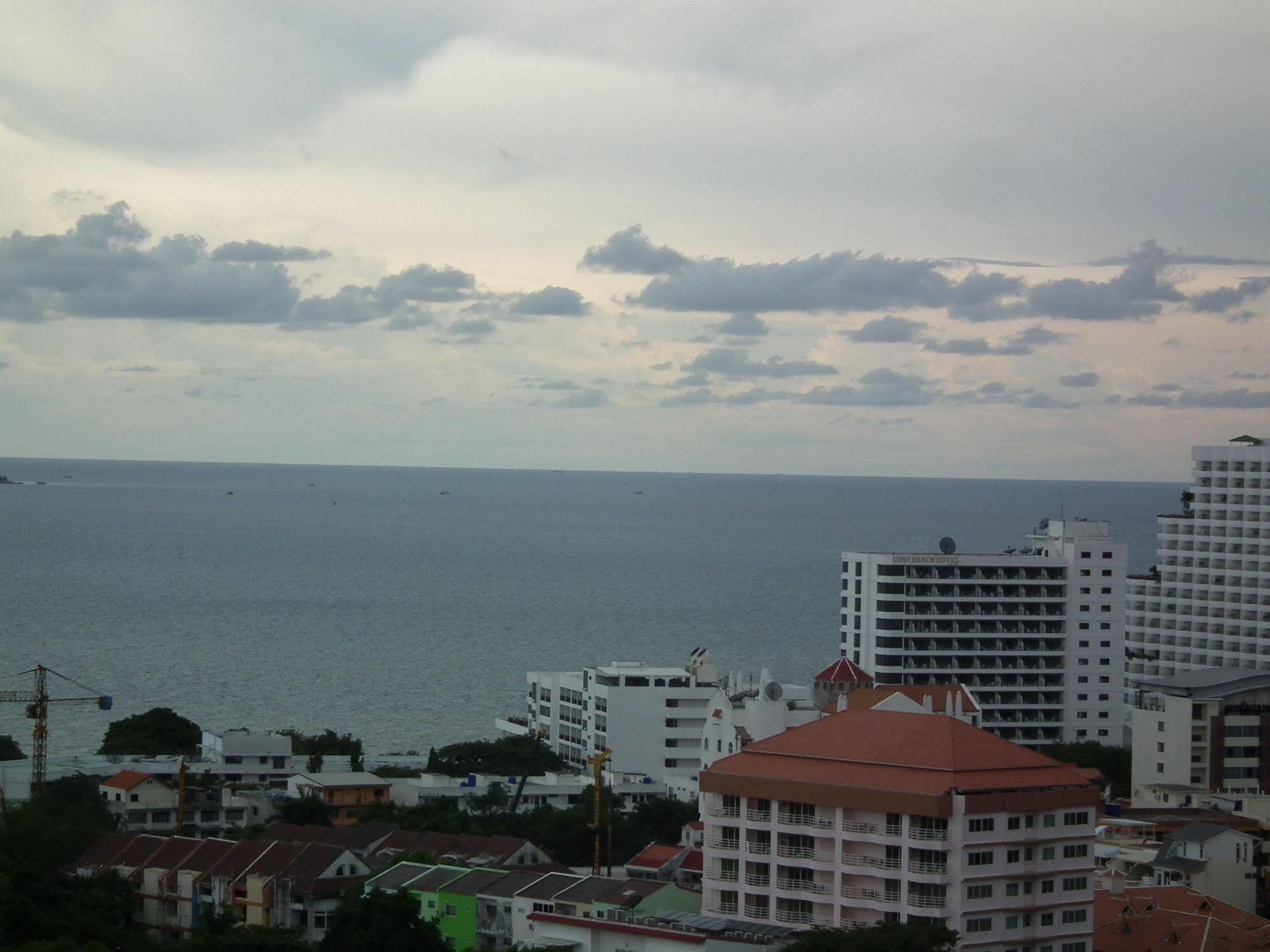 Abricole At Pattaya Hill Apartment Luaran gambar
